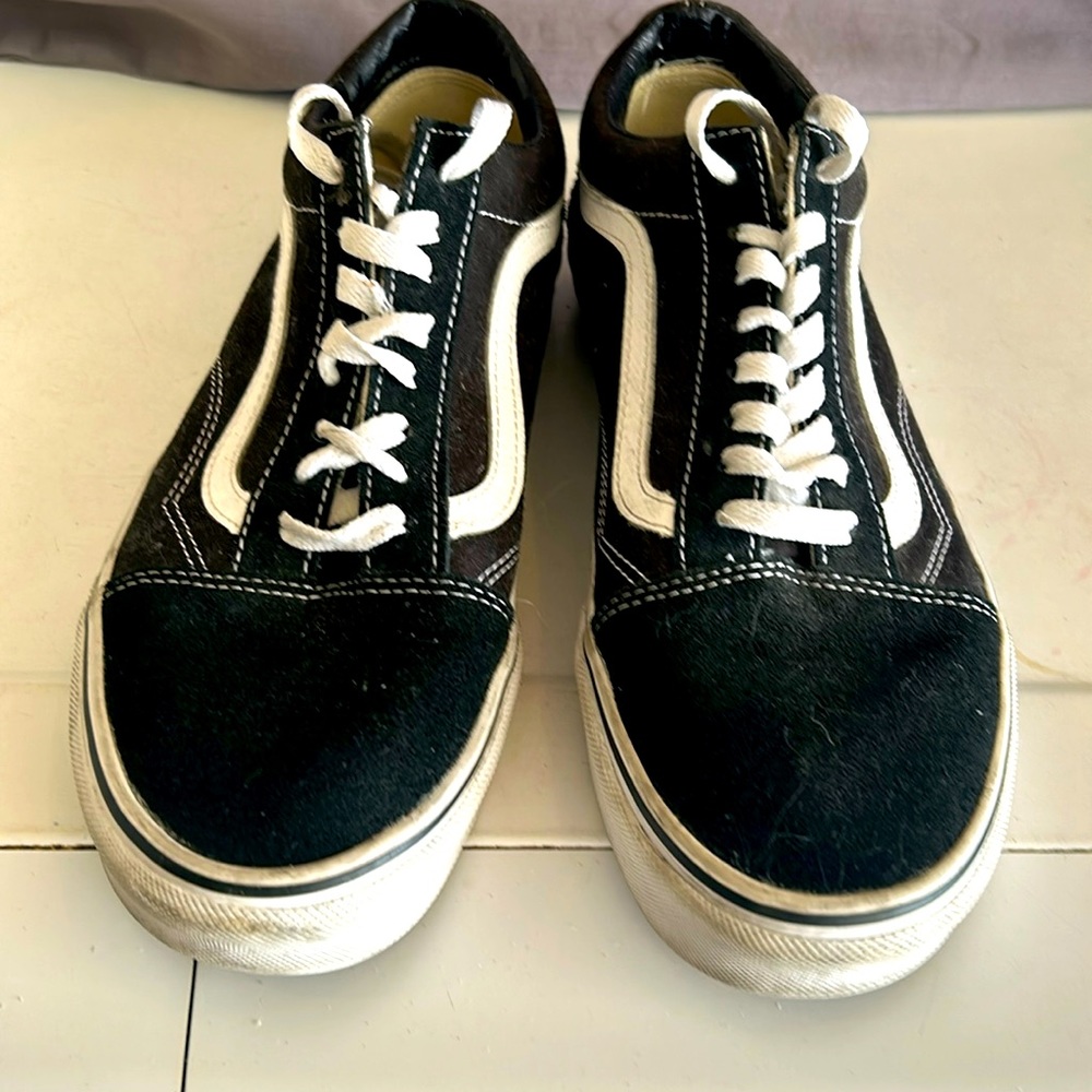 Men’s size 10 vans, off-the-wall color black